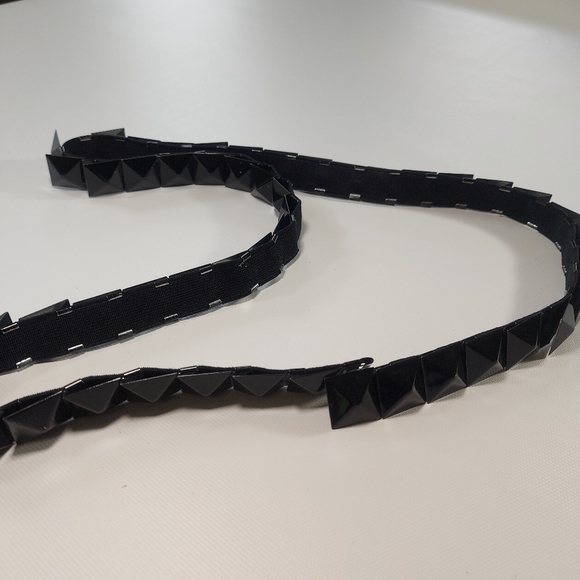 Black stepped metal squares elastic stretchy belt - Picture 2 of 7